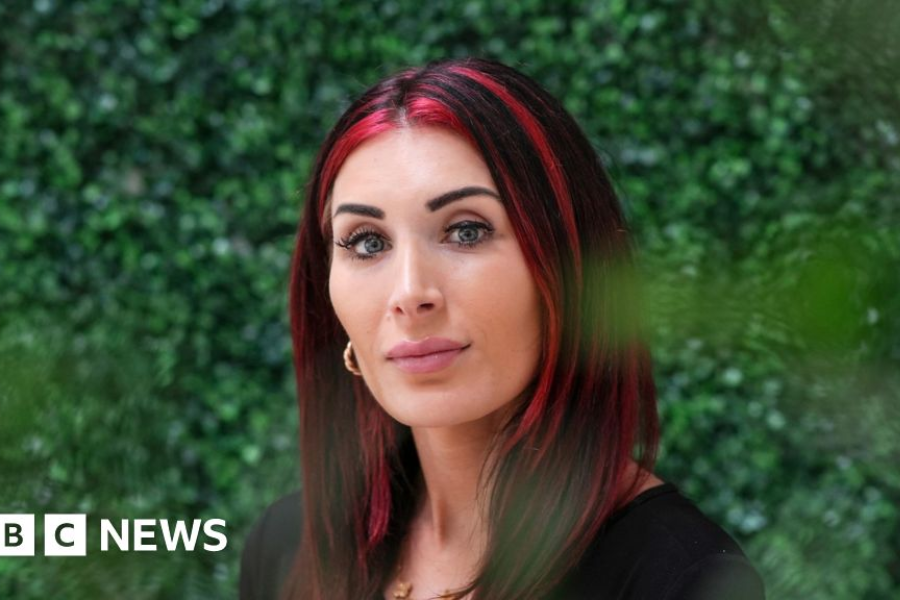 laura loomer net worth